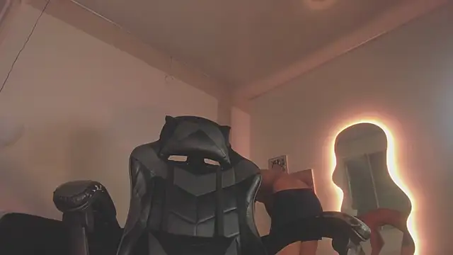 Snapshot of Senpai_Lover chatting on November 2, 8:11 pm Senpai Lover online show from November 2, 8:11 pm