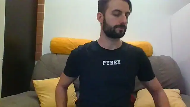 Snapshot of Amicisegreti2 chatting on November 7, 9:26 pm Amicisegreti2 online show from November 7, 9:26 pm