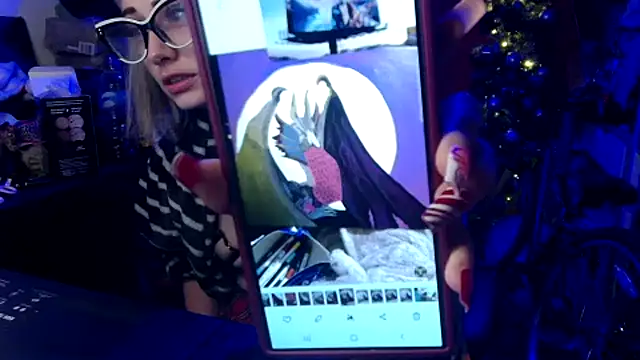 Snapshot of DaniDoodles420 chatting on December 19, 11:45 pm DaniDoodles420 online show from December 19, 11:45 pm