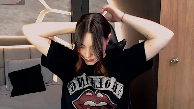 DakotaRussell  online show from December 21, 1:18 pm