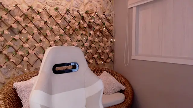 DakotaRussell  online show from January 11, 2:44 pm