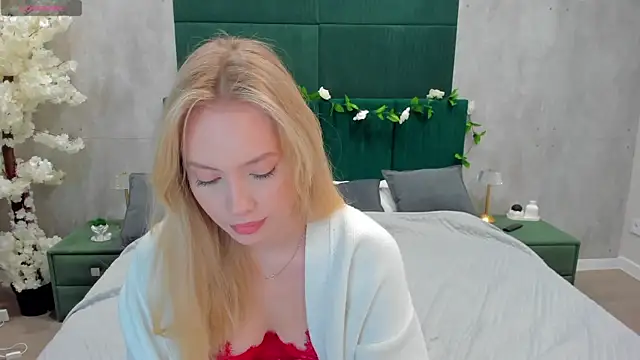 Melanie Ryer online show from November 11, 1:27 am