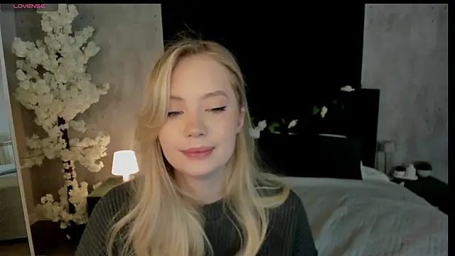 Melanie Ryer online show from December 14, 12:27 am