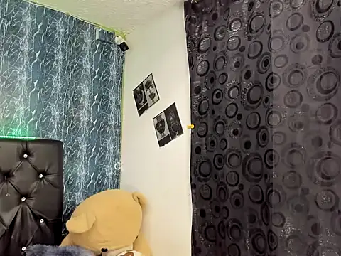 Snapshot of matewhottx18 chatting on October 29, 10:44 pm matewhottx18 online show from October 29, 10:44 pm