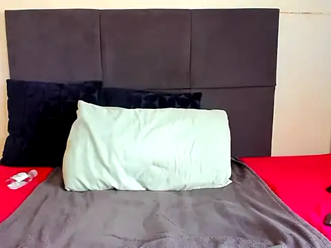 Snapshot of ThickLeeyanaXX chatting on November 12, 1:55 pm ThickLeeyanaXX online show from November 12, 1:55 pm