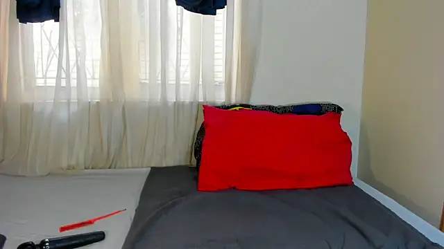 Snapshot of ThickLeeyanaXX chatting on June 15, 8:16 am ThickLeeyanaXX online show from June 15, 8:16 am
