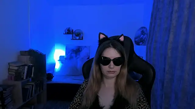 Snapshot of AleksaLaurent chatting on November 29, 8:39 am AleksaLaurent online show from November 29, 8:39 am