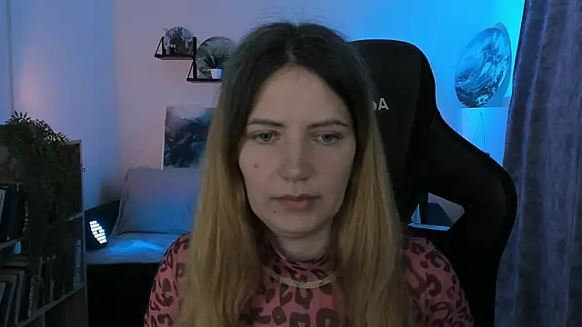 Snapshot of AleksaLaurent chatting on December 4, 8:45 am AleksaLaurent online show from December 4, 8:45 am