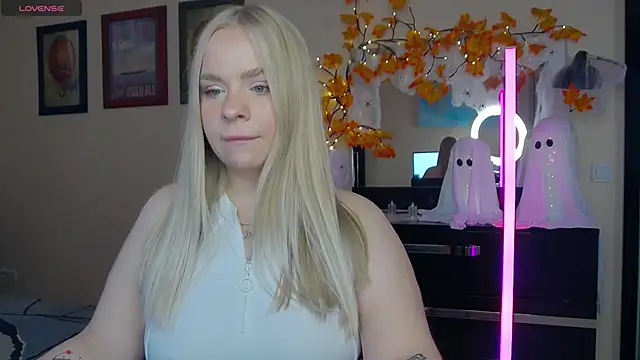 Snapshot of LisaCandy1 chatting on October 30, 7:43 am LisaCandy1 online show from October 30, 7:43 am