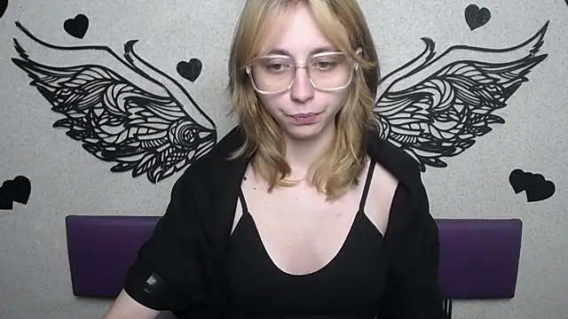 TracyLll online show from December 2, 12:10 pm