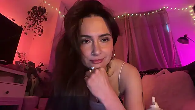 Snapshot of SpicyLunaaa chatting on May 9, 1:27 pm SpicyLunaaa online show from May 9, 1:27 pm