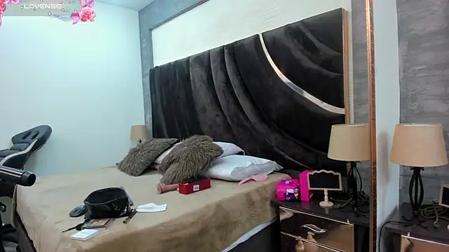 Lady Lure online show from March 13, 2:45 pm