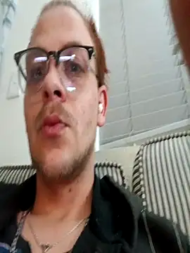 Snapshot of THOMMONSTER5299 chatting on November 17, 11:32 pm THOMMONSTER5299 online show from November 17, 11:32 pm