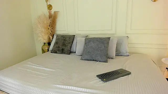 imVictoria  online show from November 11, 9:26 pm