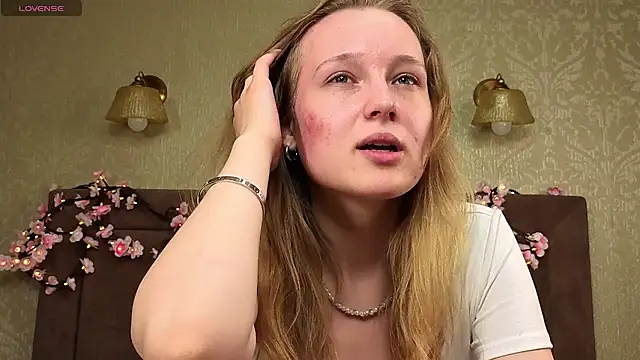 Snapshot of VanessaLightDiamond chatting on May 25, 5:13 am VanessaLightDiamond online show from May 25, 5:13 am