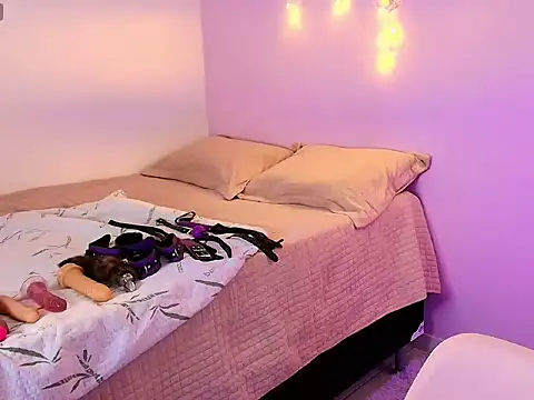 Aprilsweet2005 online show from December 15, 1:59 pm