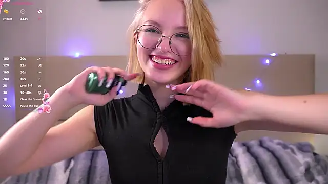 VetaManhardt online show from February 3, 8:58 pm