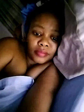 Snapshot of Fancy-Face26 chatting on November 18, 10:25 pm Fancy-Face26 online show from November 18, 10:25 pm