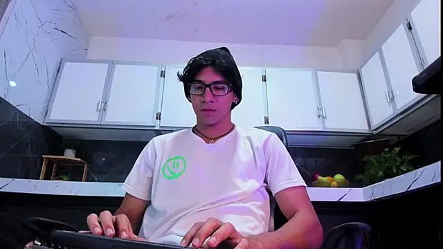 kane del toro online show from December 14, 1:22 am