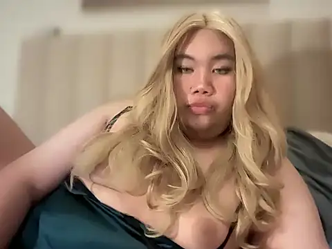 Dangerous Womanx online show from August 3, 8:34 pm