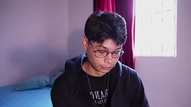 estmonnn online show from February 3, 10:04 pm