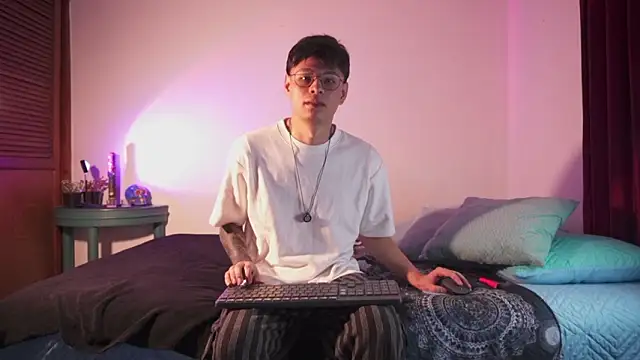 estmonnn online show from March 7, 4:31 am