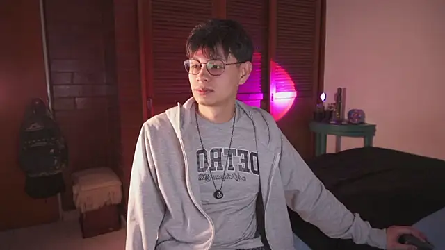 estmonnn online show from March 19, 11:53 pm