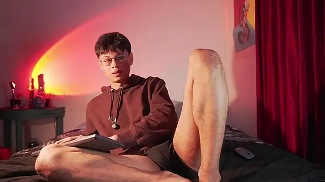 estmonnn online show from April 28, 1:15 am