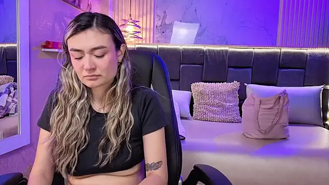 Im-Lola online show from November 26, 7:59 pm