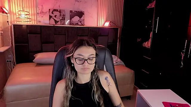 Im-Lola online show from February 27, 8:42 pm