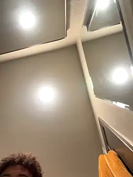 Snapshot of Bornmaccin223 chatting on October 29, 7:32 am Bornmaccin223 online show from October 29, 7:32 am