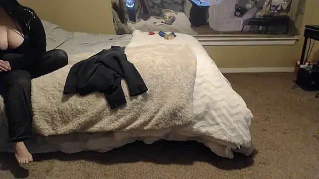 Snapshot of Skyl31 chatting on February 4, 3:01 am Skyl31 online show from February 4, 3:01 am