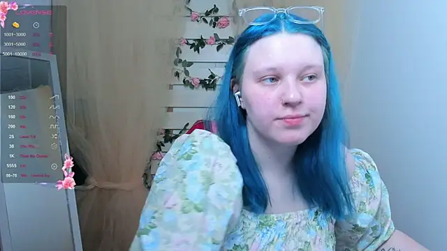 Snapshot of FoxPlayXX chatting on May 8, 12:21 pm FoxPlayXX online show from May 8, 12:21 pm