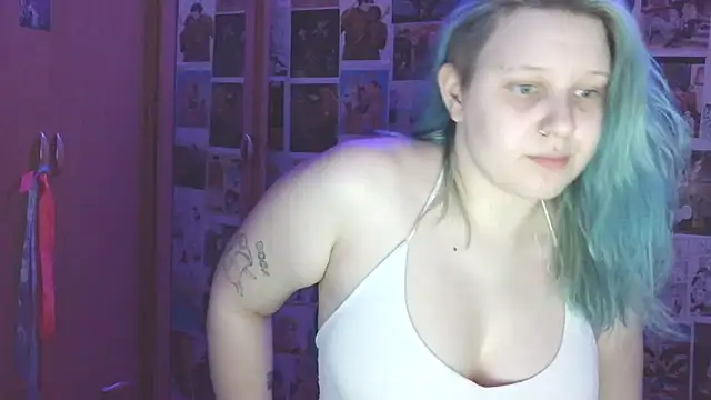 Snapshot of FoxPlayXX chatting on June 22, 8:17 pm FoxPlayXX online show from June 22, 8:17 pm