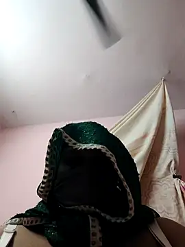 pujapujarrrr online show from October 30, 8:42 pm