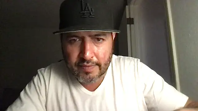 Snapshot of ezrah23 chatting on November 13, 4:00 am ezrah23 online show from November 13, 4:00 am