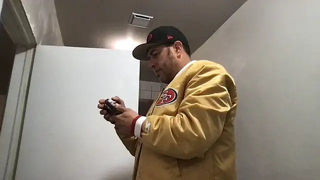 Snapshot of ezrah23 chatting on December 15, 6:45 pm ezrah23 online show from December 15, 6:45 pm