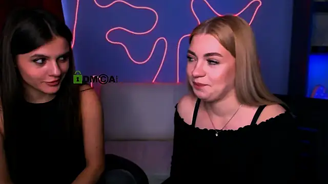 Snapshot of lisa_dark_ chatting on May 11, 2:45 pm lisa dark online show from May 11, 2:45 pm