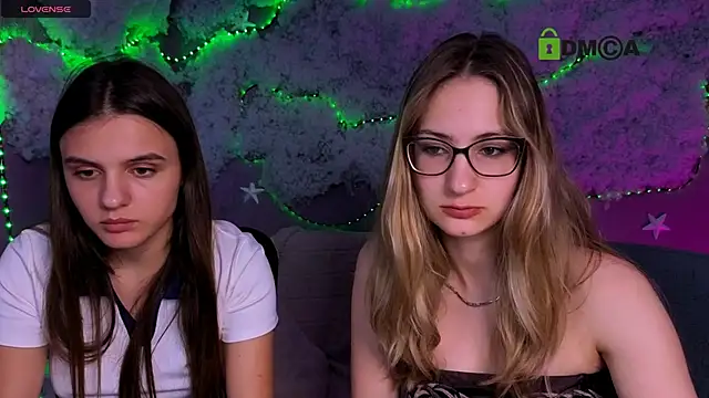 Snapshot of lisa_dark_ chatting on May 22, 8:25 pm lisa dark online show from May 22, 8:25 pm