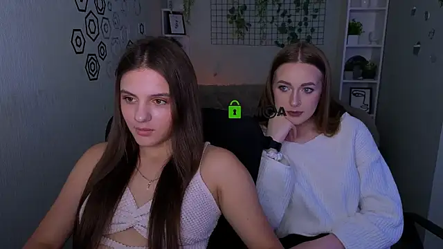 Snapshot of lisa_dark_ chatting on May 29, 1:31 pm lisa dark online show from May 29, 1:31 pm