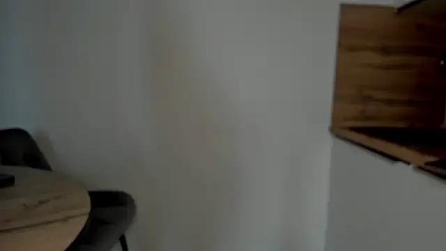 Snapshot of Elle_Milfa chatting on June 4, 10:54 am Elle Milfa online show from June 4, 10:54 am