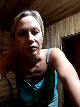 Snapshot of Elle_Milfa chatting on June 9, 1:23 pm Elle Milfa online show from June 9, 1:23 pm