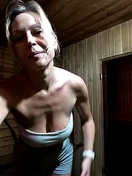 Snapshot of Elle_Milfa chatting on June 14, 1:46 pm Elle Milfa online show from June 14, 1:46 pm