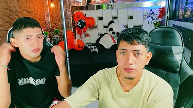 Snapshot of darwinandbrayann chatting on November 3, 12:39 pm darwinandbrayann online show from November 3, 12:39 pm