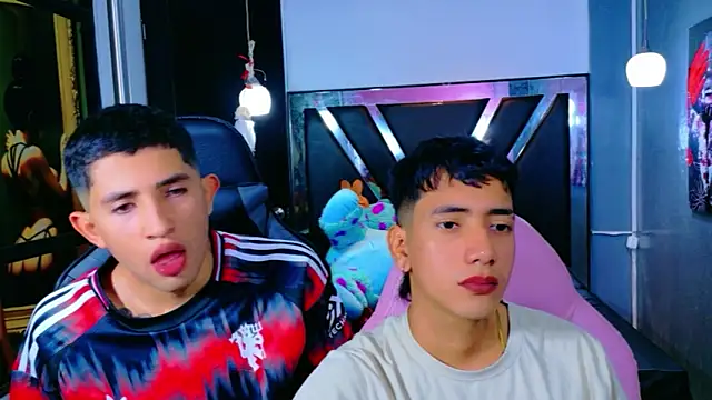 Snapshot of darwinandbrayann chatting on November 12, 7:57 pm darwinandbrayann online show from November 12, 7:57 pm