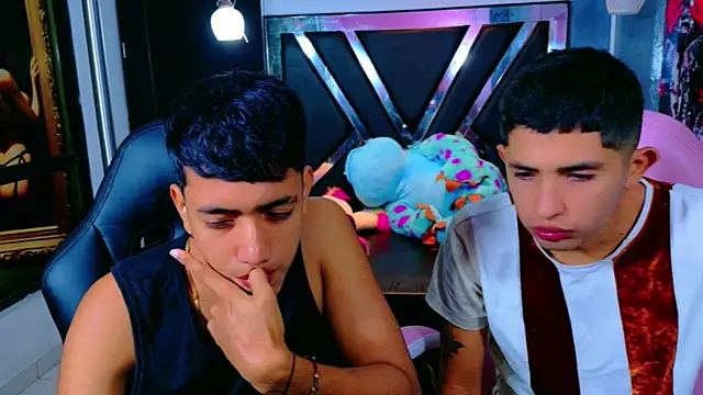 Snapshot of darwinandbrayann chatting on November 14, 11:13 pm darwinandbrayann online show from November 14, 11:13 pm