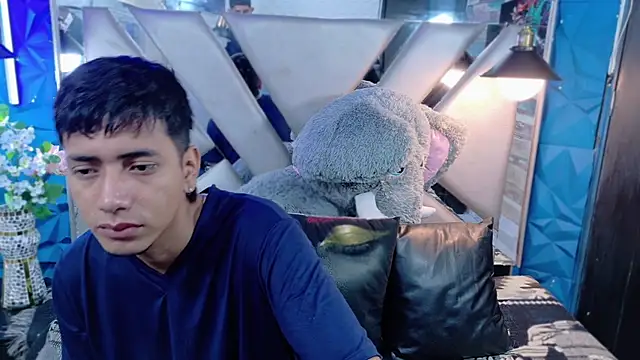 Snapshot of darwinandbrayann chatting on December 4, 3:49 am darwinandbrayann online show from December 4, 3:49 am