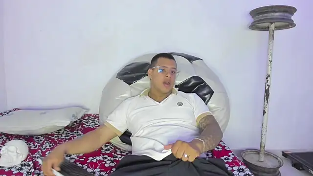 LucassFoster online show from November 12, 3:51 am