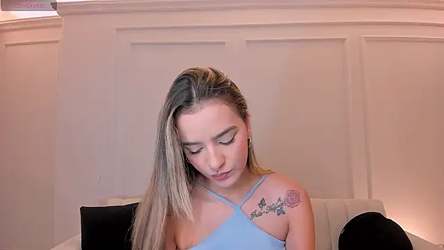Snapshot of LaurentRosse1 chatting on May 22, 8:14 pm LaurentRosse1 online show from May 22, 8:14 pm