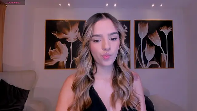Snapshot of LaurentRosse1 chatting on July 5, 10:50 pm LaurentRosse1 online show from July 5, 10:50 pm